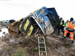 В Ботсване пассажирский поезд сошел с рельсов: десятки пострадавших