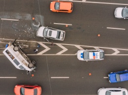 В Днепре на Слобожанском перевернулся Mercedes Sprinter: появилось видео момента аварии