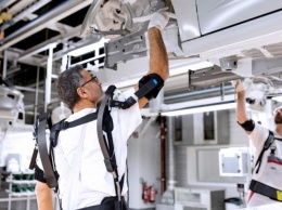 Работники завода Audi начали тестировать экзоскелеты