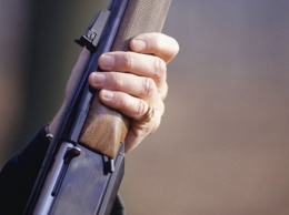 На Киевщине мужчина устроил стрельбу по полицейским