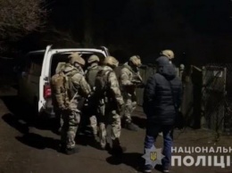 В Киевской области ввели план "Сирена" для поимки стрелявшего в полицию мужчины