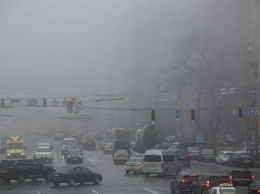 Включить "аварийку" и снизить скорость: в Киеве ввели повышенный уровень опасности