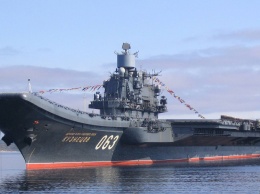 Экипаж крейсера Адмирал Кузнецов мог не позаботиться об уборке мусора перед проведением пожароопасных работ, выяснили журналисты