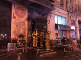 В Киеве произошел пожар, с огнем боролись десятки сотрудников ГСЧС