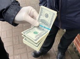 Во Львове полицейский вымогал $4 тысячи у студентов