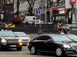 Бывший президент Украины пересел на новый Mercedes за $500 000