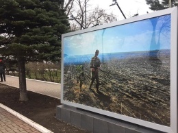 В Городском саду появилась фотоаллея непостановочных фотографий о Защитниках Украины,- ФОТО