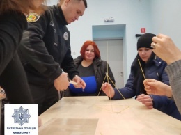 Криворожская полиция провела 32 тренинга и 2 совместных совещания в 24 учебных заведениях города