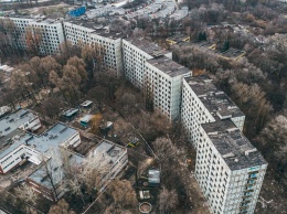 Призрак большого города: в Днепре на Тополе медленно умирает 9-этажный дом
