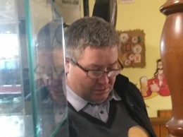 Украинский чиновник рассвирепел в кафе и напал на официантку: "Да вы знаете, кто я такой?"