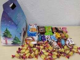 Спасибо, что живой: в Крыму оккупанты пытались скормить детям несъедобные конфеты