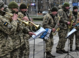 Военный оркестр "Эдельвейс" дал концерт в Мариуполе