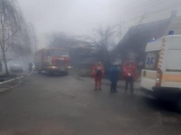 В огне пожара в Запорожье погибли мать и сын (фото)