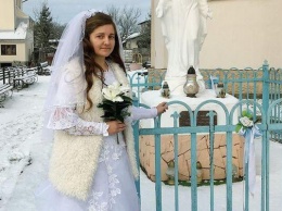''Вышла замуж'' за Иисуса Христа: фото посвящения в монахини поразили украинцев