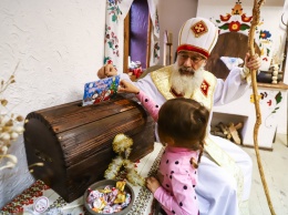 На Хортице святой Николай принимал письма от детей: просили снега зимой, - ФОТОРЕПОРТАЖ