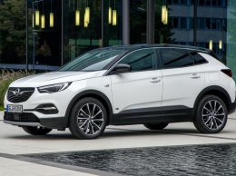 Opel подготовил новую гибридную версию кроссовера Grandland X