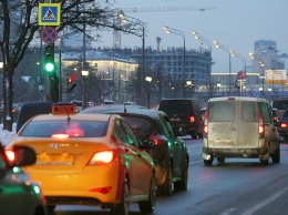 Власти предупредили об увлечении количества машин в Москве