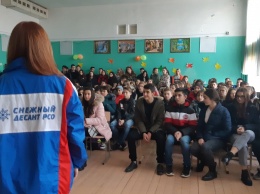 В школах Крыма студотрядовцы проводят «Уроки мужества