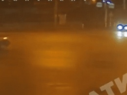 В Днепре водитель сбил женщину на перекрестке: момент аварии (Видео)