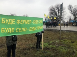 Под Харьковом активисты перекрывали трассу: требуют не принимать "земельный" законопроект