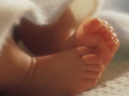 Брошенного в подъезде младенца выхаживают в Криворожском роддоме