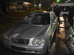 Под Киевом в аварии пешеходу оторвало ноги: водитель спрятал тело в гаражах и сбежал