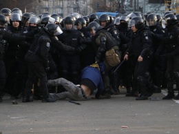 Началось! Власть сорвало! Полиция жестко разогнала Земельный Майдан. Десятки задержанных и пострадавших Фото, видео