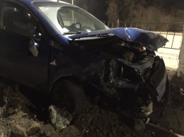 В Симферополе водитель ВАЗ разбил чужое авто и сбежал (ФОТО)