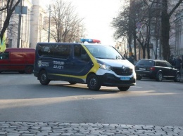Центр Киева взяли под усиленную охрану полиции: на дорогах - пробки