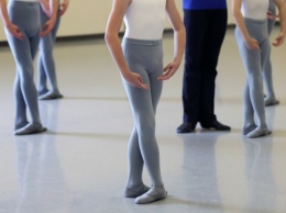 Скандал в Вене: руководство балетной школы советовало курить и доводило учеников до анорексии