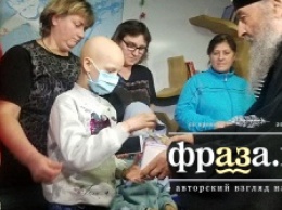 Митрополит Онуфрий приехал с подарками к 50-ти маленьким пациентам Национального института рака