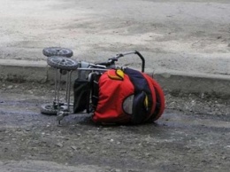 В Запорожье под колеса авто попала молодая мама с коляской (ВИДЕО)