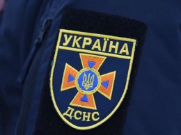 Застряла в батарее: в Киеве пожарные спасли девочку