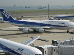 Самолет японской авиакомпании ANA совершил экстренную посадку из-за возгорания двигателя