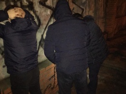 Возле запорожского СИЗО задержали "святых Николаев" - фото