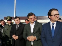 На админгранице с Крымом открыли сервисную зону КПВВ "Каланчак"