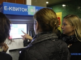 На Николая первым пассажирам столичного транспорта подарили Kyiv Smart Card