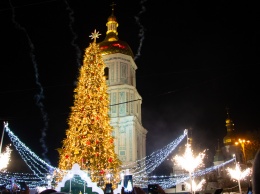 В Киеве на Софийской площади Кличко зажег главную елку страны: как это было