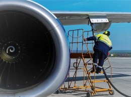 Самолеты могут остановиться: ультиматум производителя авиатополива «Укртатнафта»