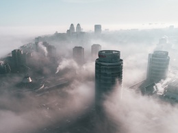 Невероятные фотографии туманного Днепра с высоты: как выглядит город декабрьским днем