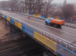 Под Харьковом отремонтировали путепровод, часть которого обвалилась летом (видео)