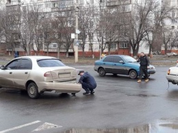 В Мариуполе на злополучном перекрестке столкнулись два Daewoo, - ФОТО