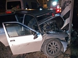 Под Симферополем легковушка разбилась о столб: водитель погиб