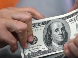 Долларовая лихорадка: эксперты рассказали, стоит ли покупать и что будет дальше