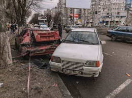 В центре Днепра в час пик столкнулись четыре авто: фото и видео