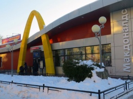 В Тюмени менеджер McDonalds не пустил дождаться "скорую" отморозившего ноги мужчину