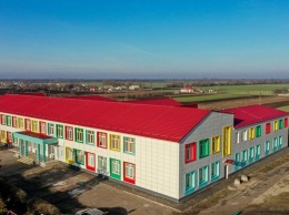 В Днепропетровской области серую школу превратили в яркое образовательное пространство