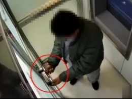 Китаец не смог ограбить банкомат из-за виртуального помощника (видео)