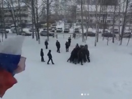 В России силовики на девятиклассниках учились разгонять митинги (видео)