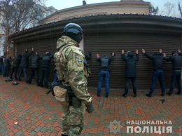 В центре Одессы едва не перестреляли друг друга сотрудники двух охранных фирм: в деле замешан экс-нардеп